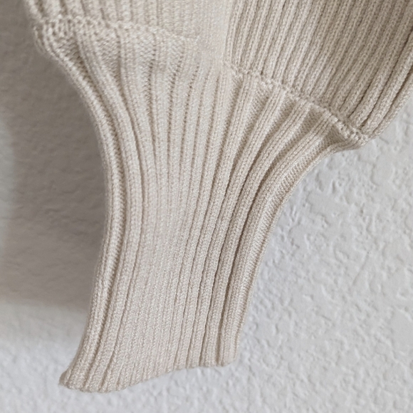 Zara ARM Warmer - Picture 16 of 16